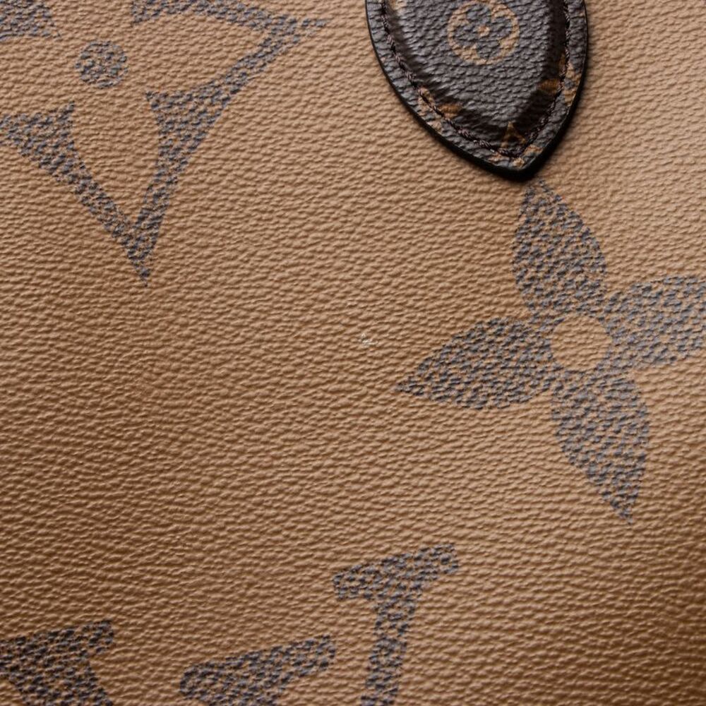 Louis Vuitton Giant Monogram Canvas Onthego GM Tote - Picture 13 of 13